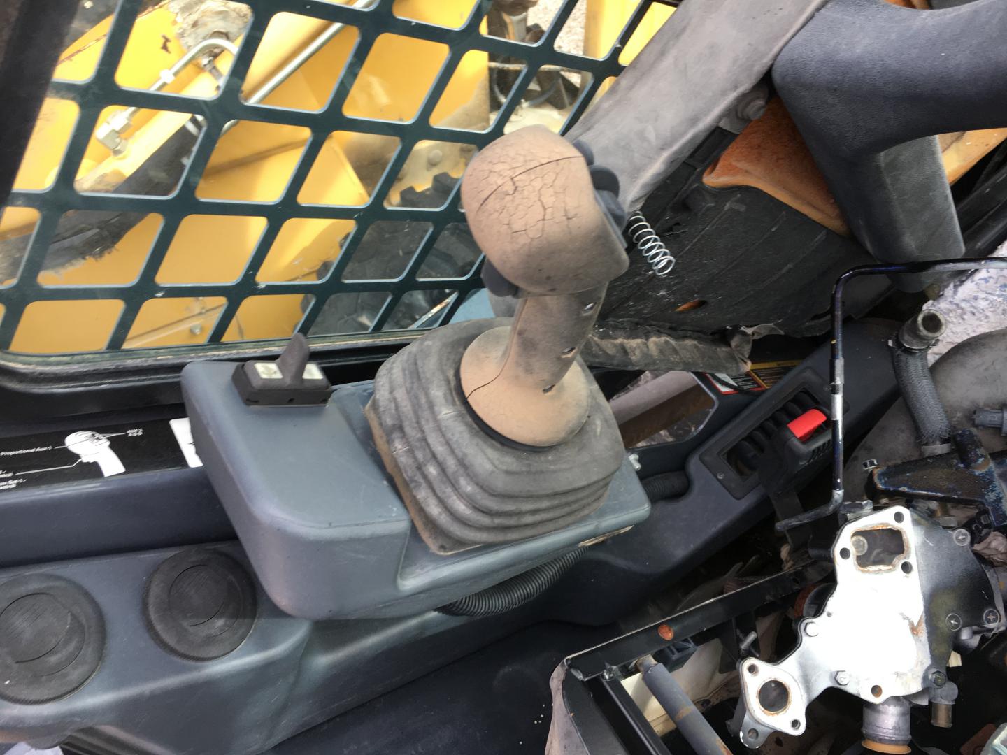 ./imagenes/INVOICE/2019/13869/MINICARGADOR JOHN DEERE  317G (14).JPG